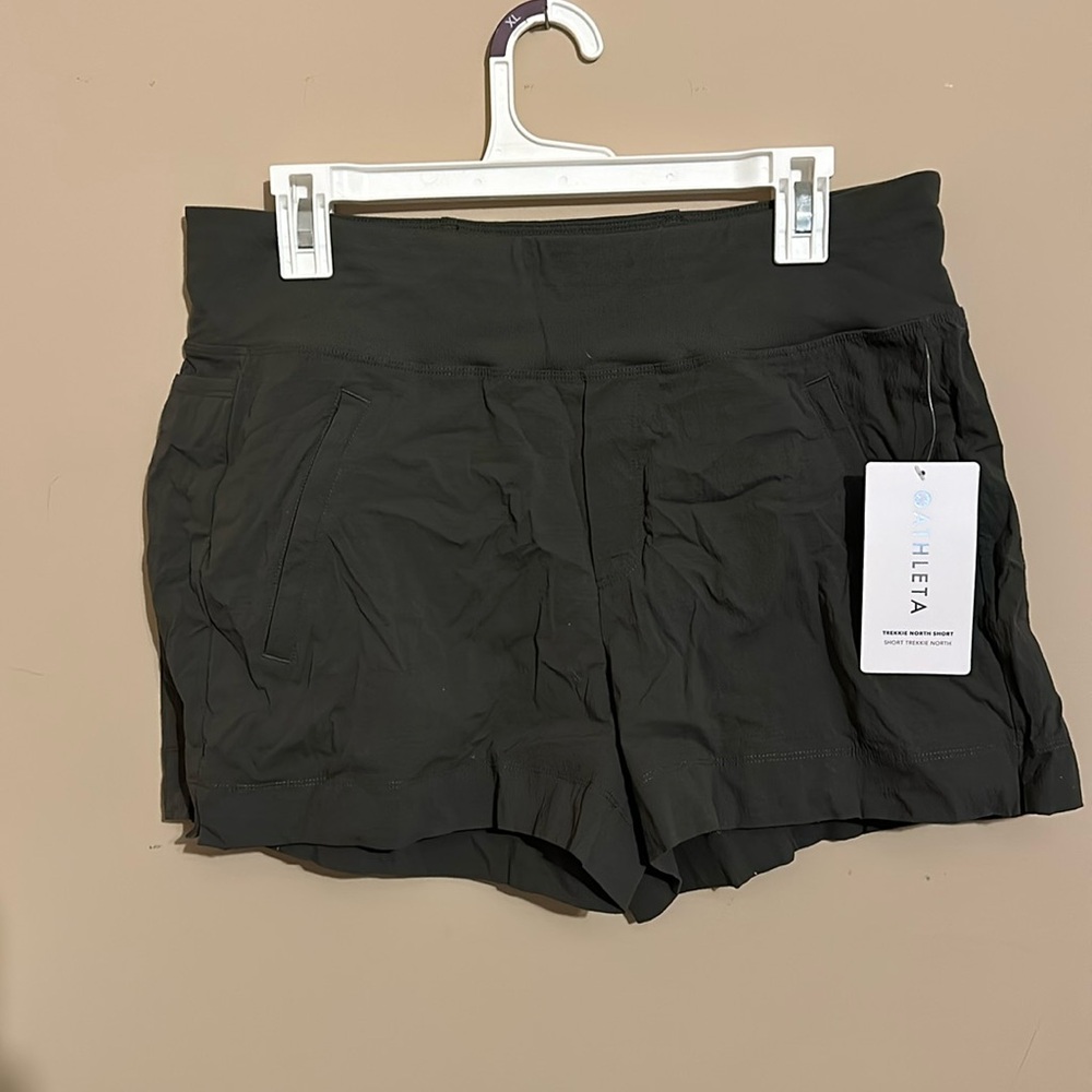 Athleta dark Green Trekkie north short